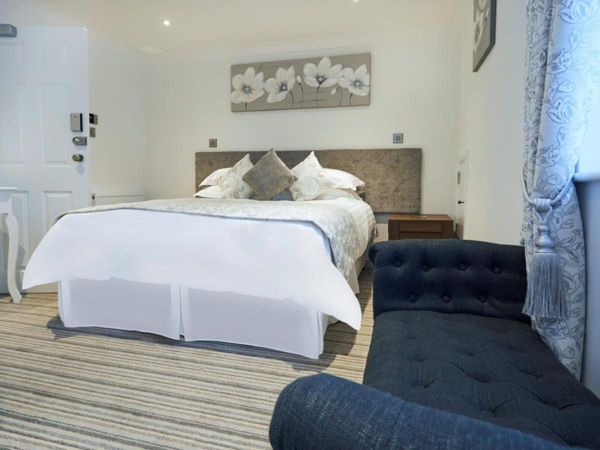 The Rose And Crown Hotell Thorpe-le-Soken Eksteriør bilde