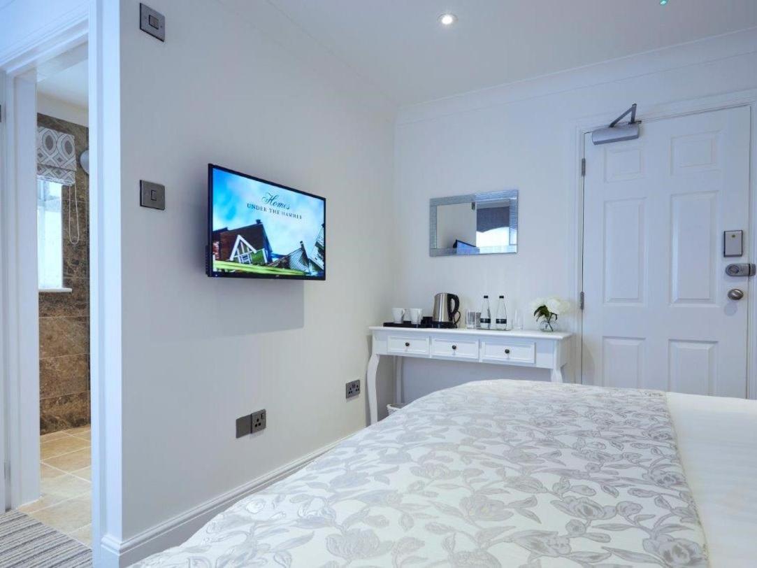 The Rose And Crown Hotell Thorpe-le-Soken Eksteriør bilde