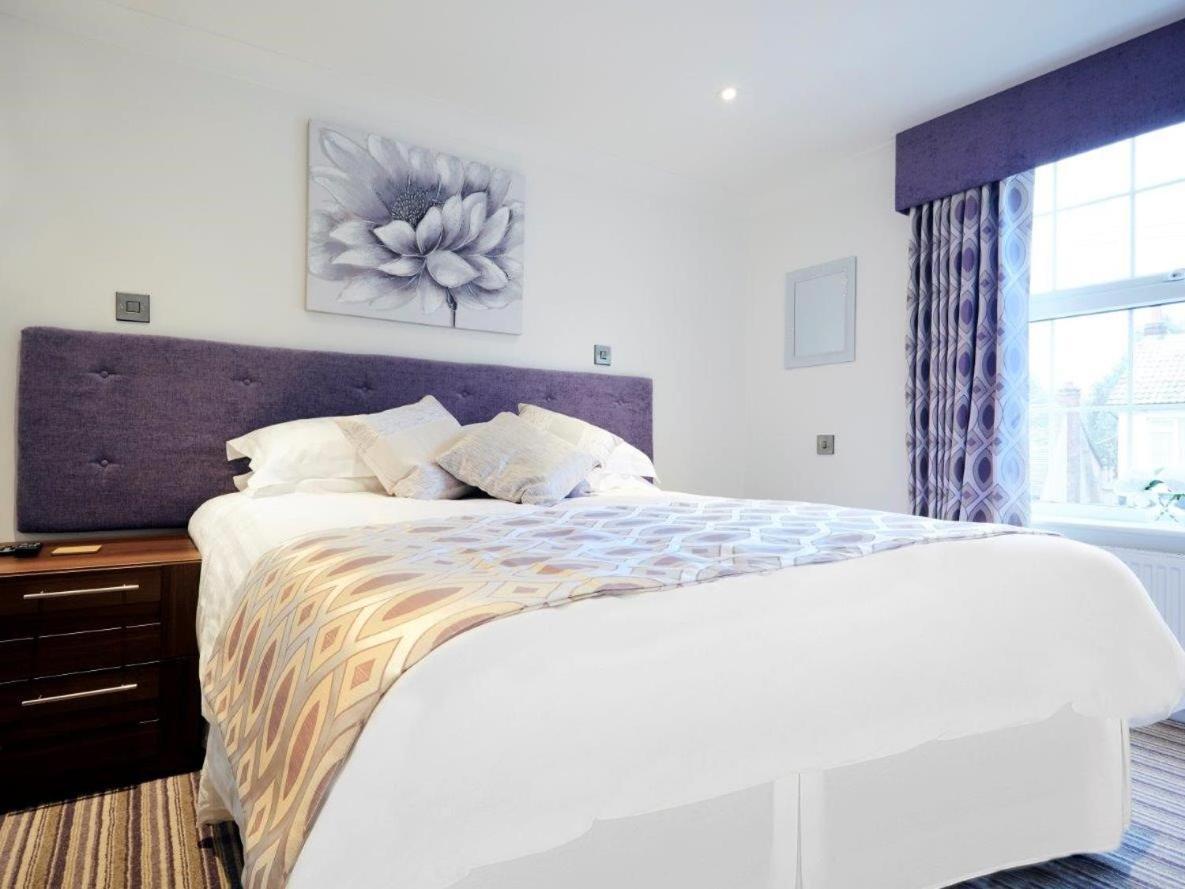 The Rose And Crown Hotell Thorpe-le-Soken Eksteriør bilde