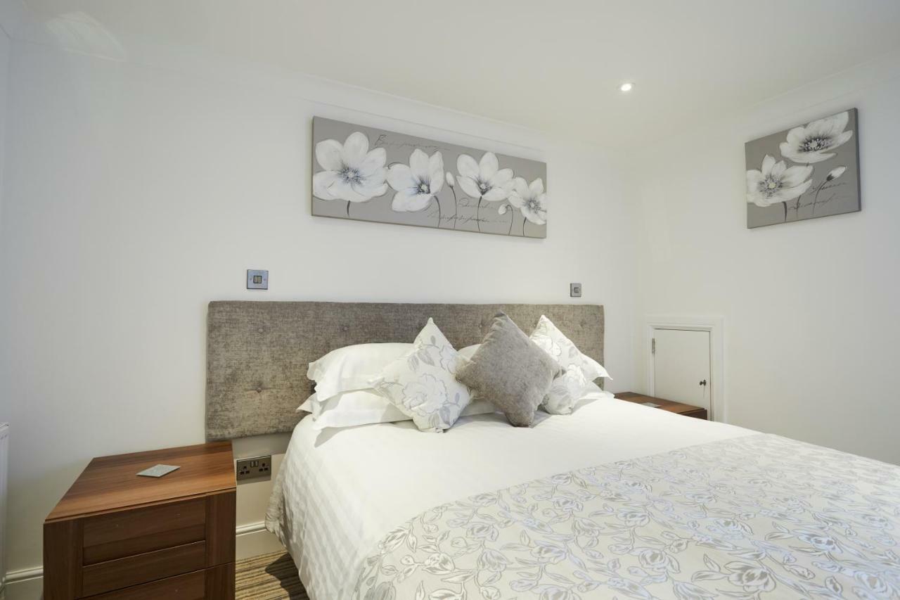 The Rose And Crown Hotell Thorpe-le-Soken Eksteriør bilde