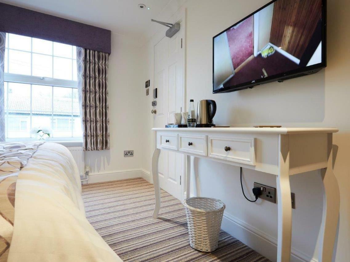 The Rose And Crown Hotell Thorpe-le-Soken Eksteriør bilde